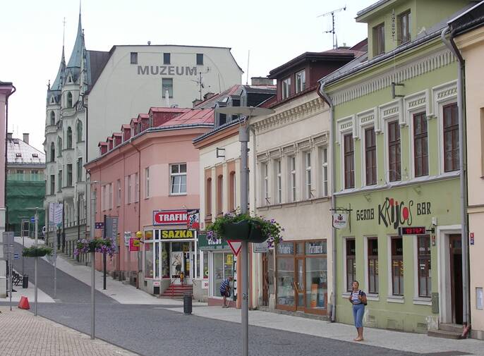 jablonec-nad-nisou-dolni-namesti-a-muzeum_151560263489_631.jpg